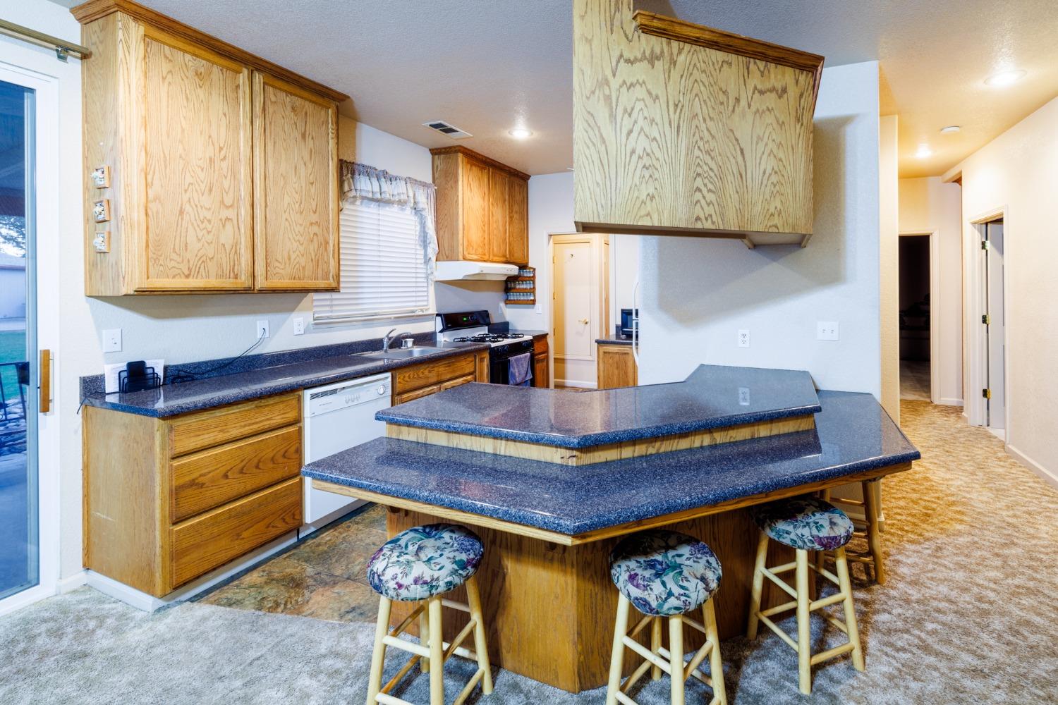 9906 Jackson Rd, Oakdale, CA 95361