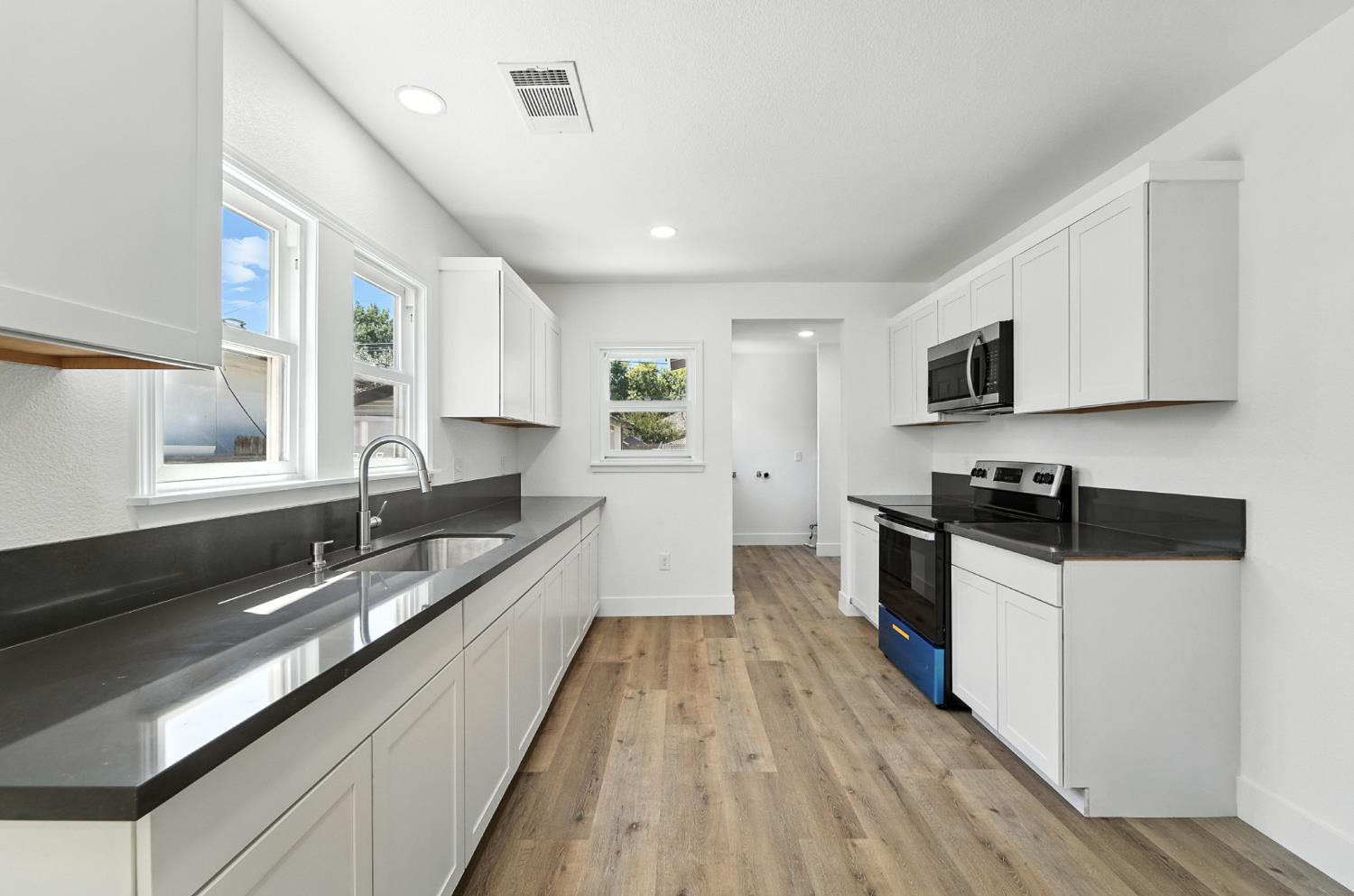 338 Yosemite Ave, Modesto, CA 95351