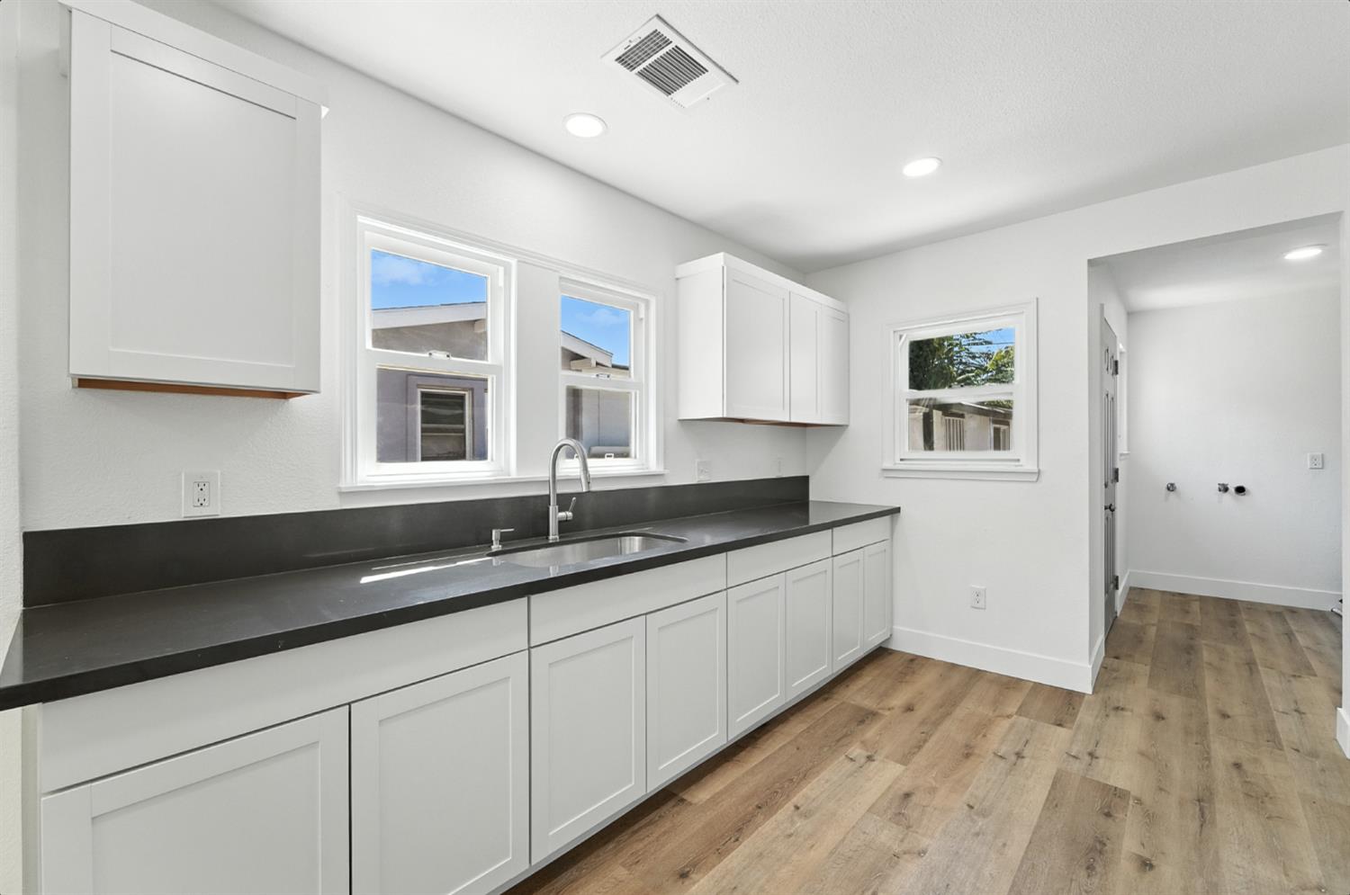 338 Yosemite Ave, Modesto, CA 95351