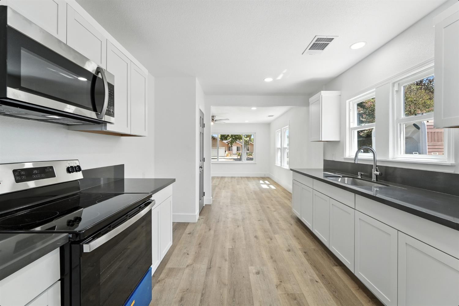 338 Yosemite Ave, Modesto, CA 95351