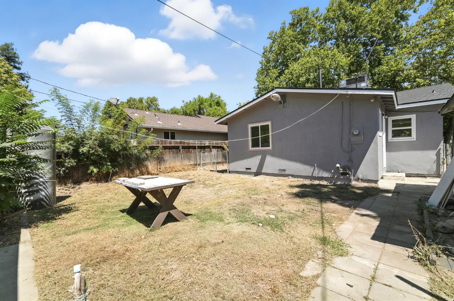 338 Yosemite Ave, Modesto, CA 95351