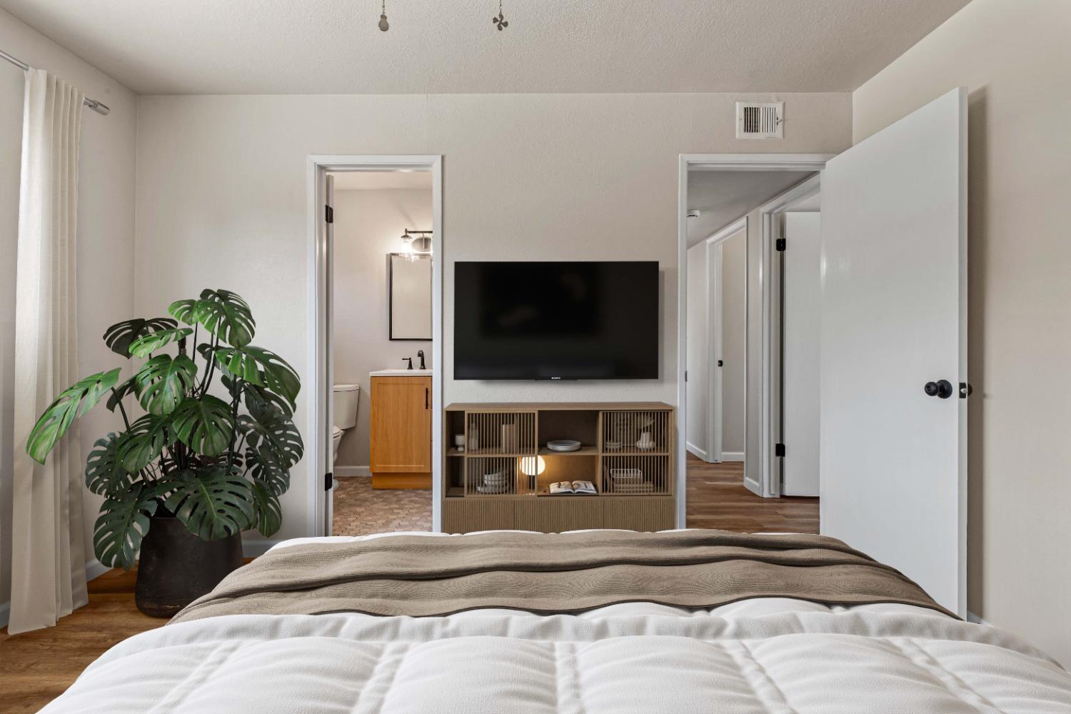 1320 Aurora St, Modesto, CA 95351