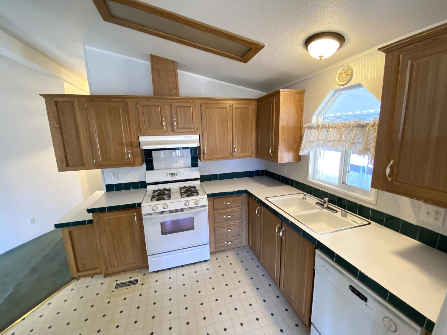 3901 Maui Terrace, Modesto, CA 95355