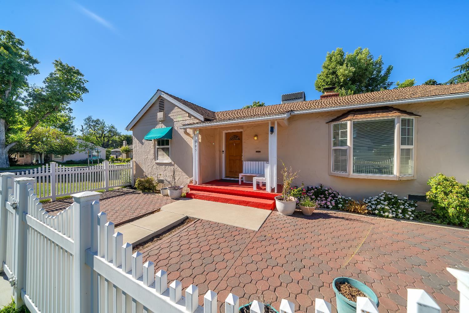 905 Roble Ave, Modesto, CA 95354