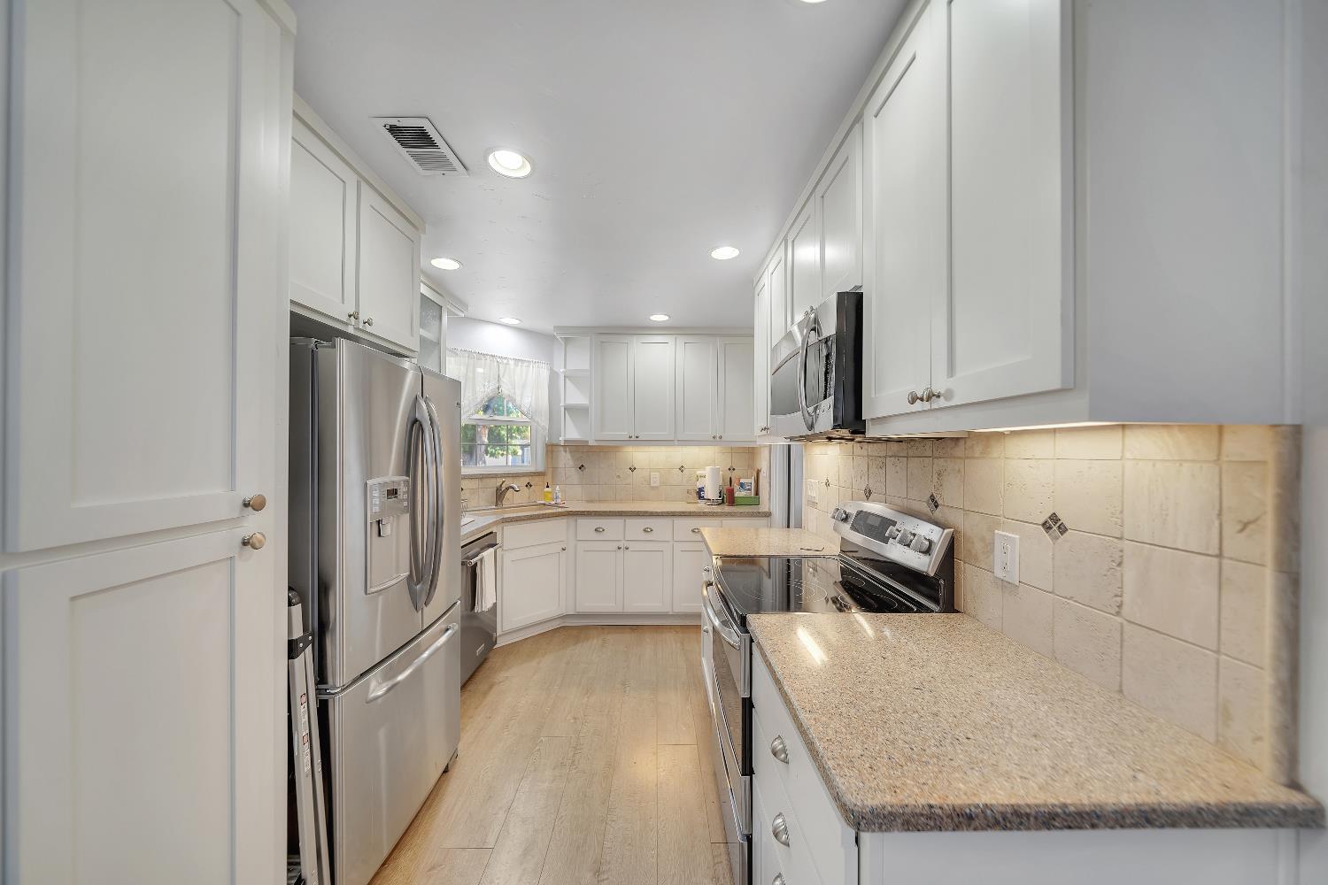 905 Roble Ave, Modesto, CA 95354