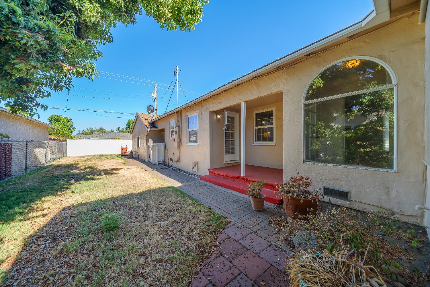 905 Roble Ave, Modesto, CA 95354