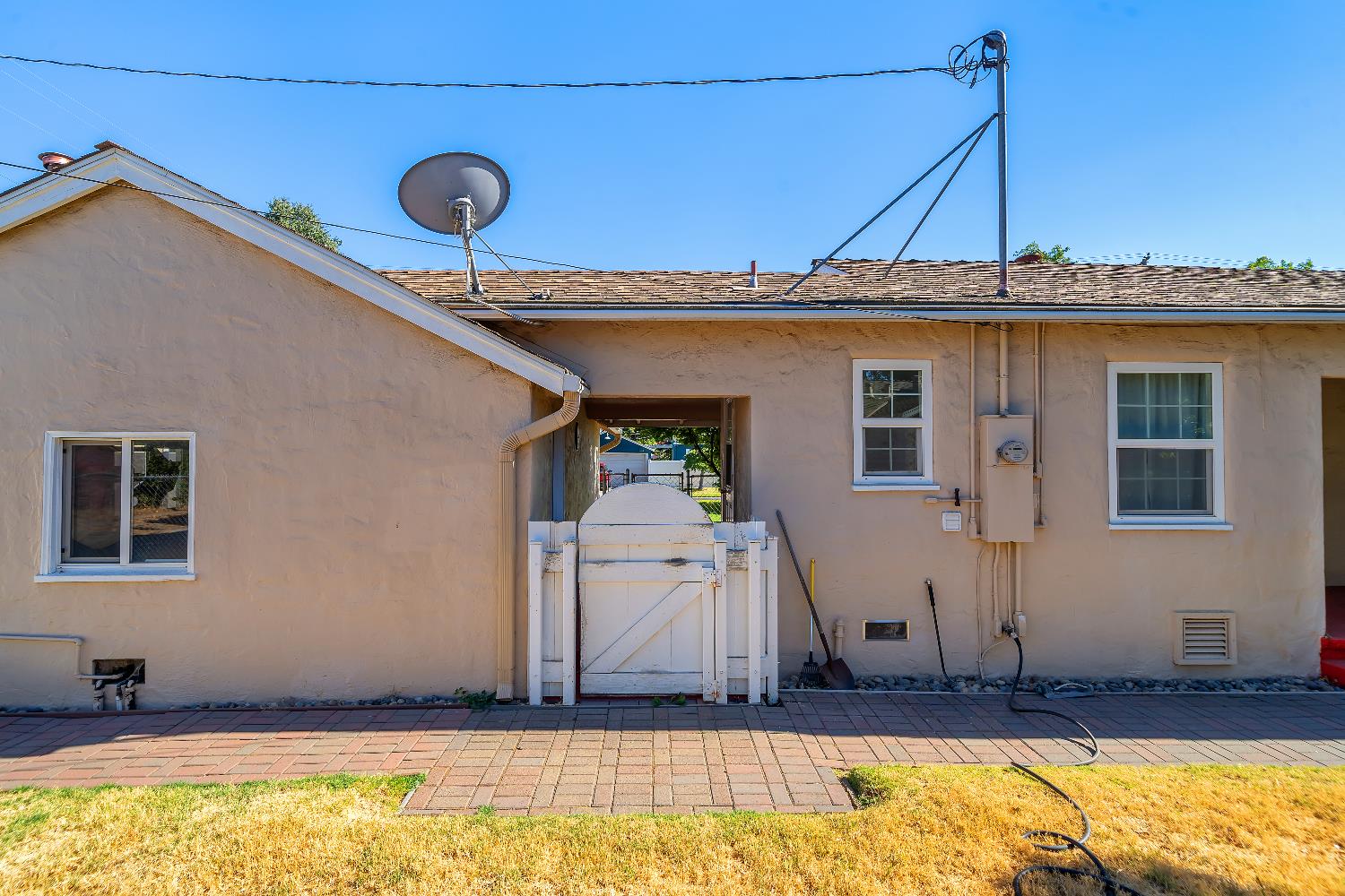 905 Roble Ave, Modesto, CA 95354