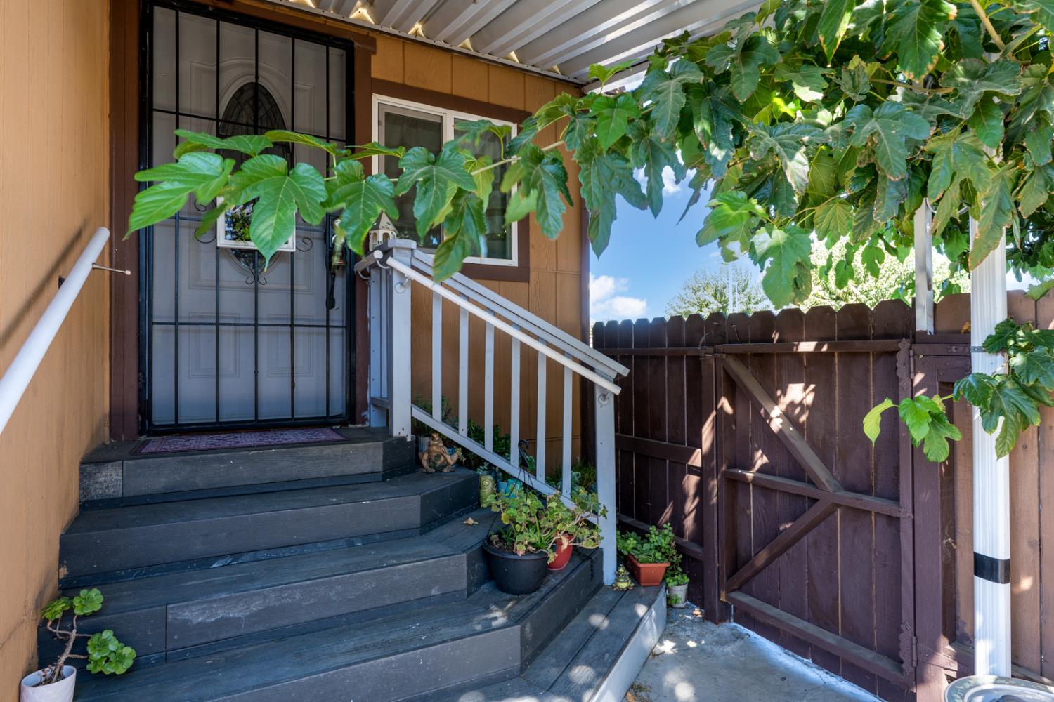 436 N Mercey Springs #16, Los Banos, CA 93635