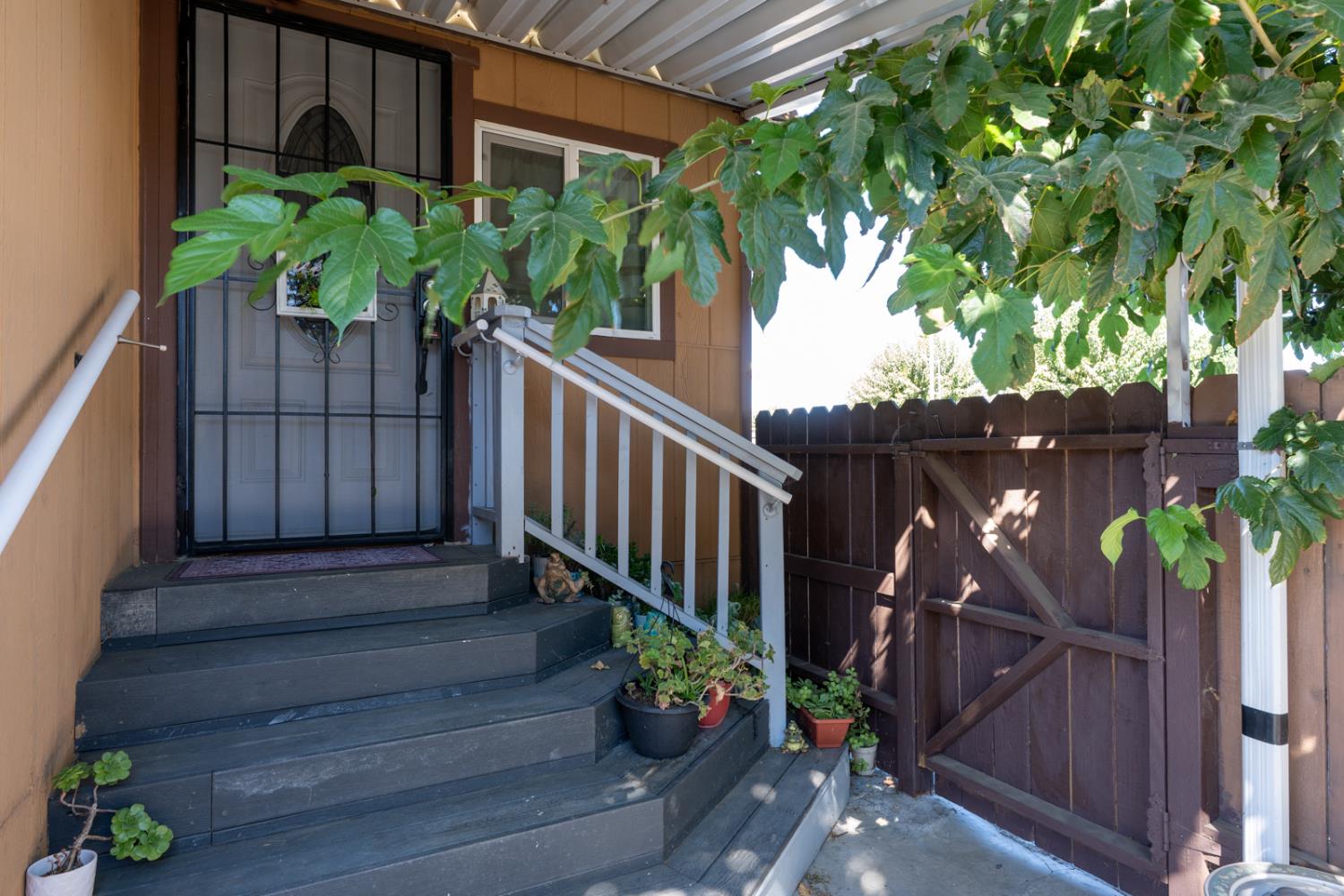 436 N Mercey Springs #16, Los Banos, CA 93635