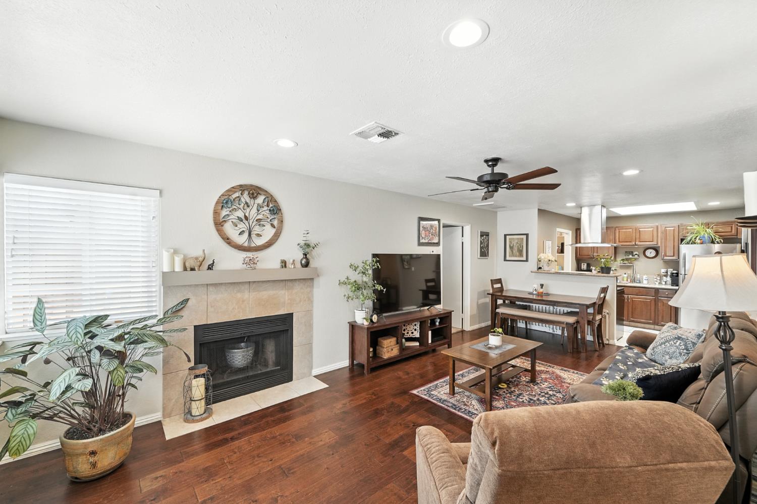 3400 Kingswood Dr #19, Modesto, CA 95355