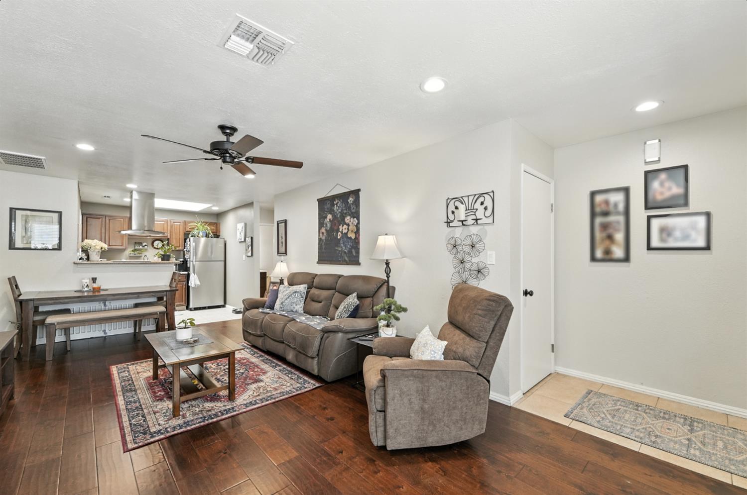 3400 Kingswood Dr #19, Modesto, CA 95355