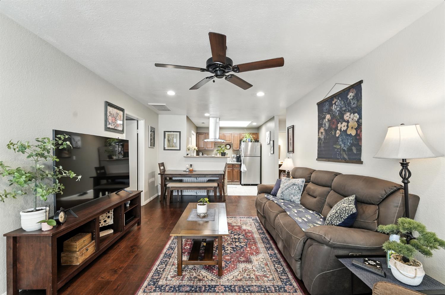 3400 Kingswood Dr #19, Modesto, CA 95355