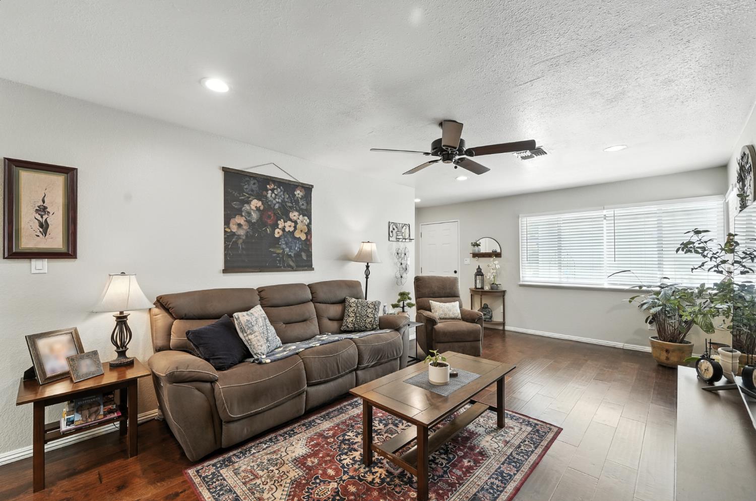 3400 Kingswood Dr #19, Modesto, CA 95355