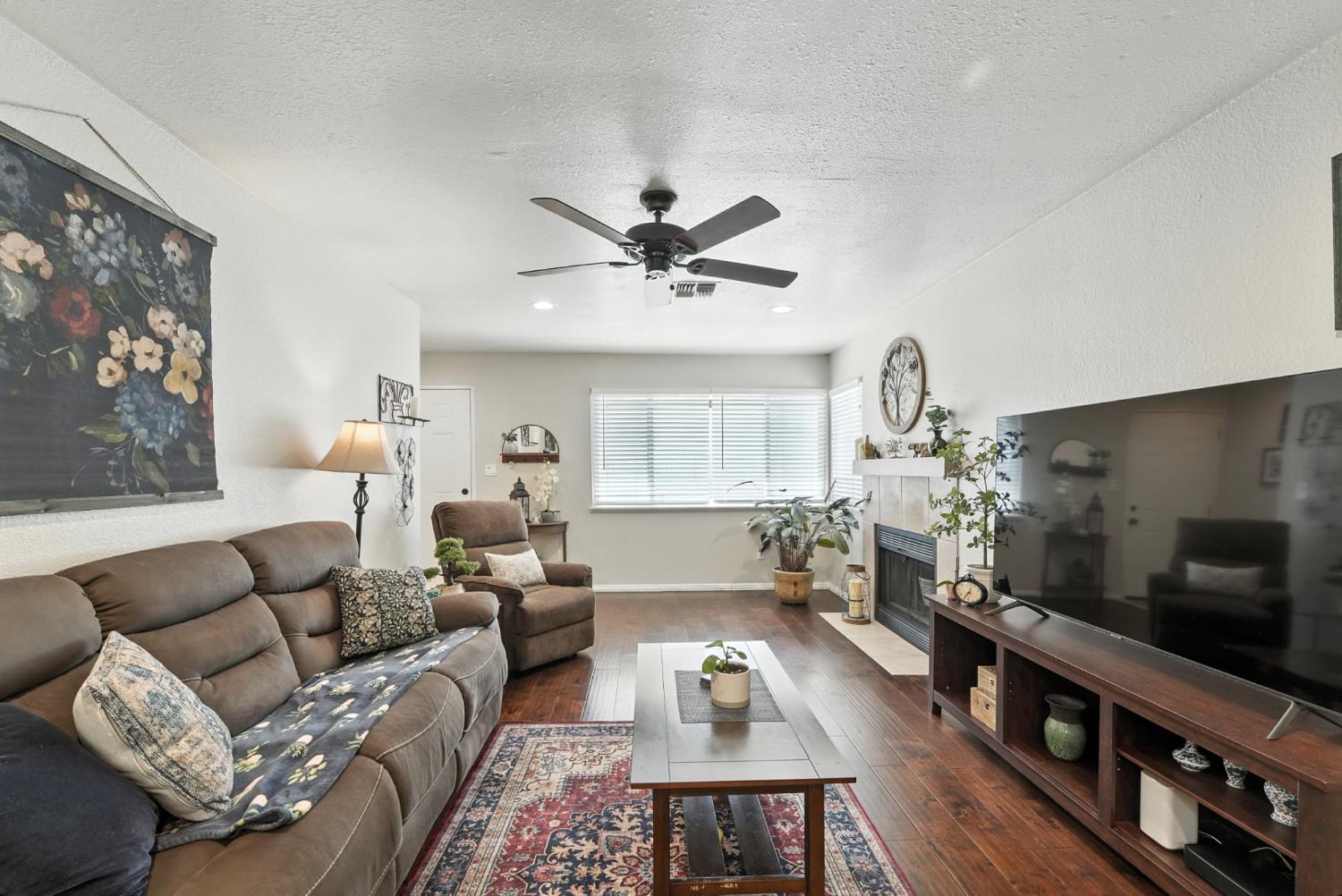 3400 Kingswood Dr #19, Modesto, CA 95355