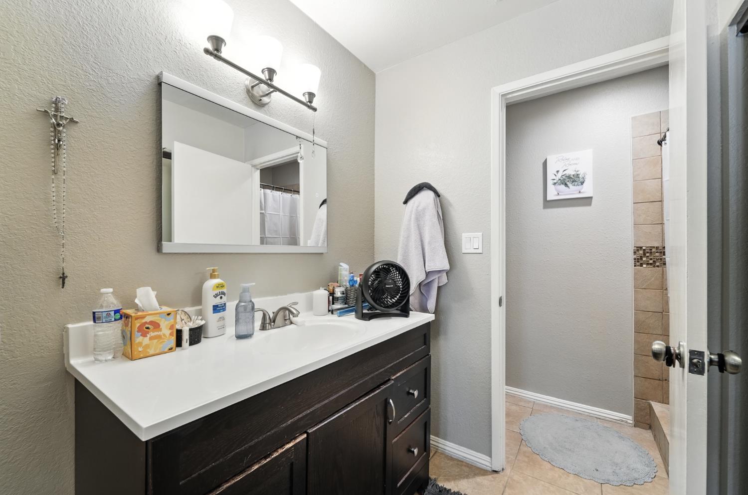 3400 Kingswood Dr #19, Modesto, CA 95355