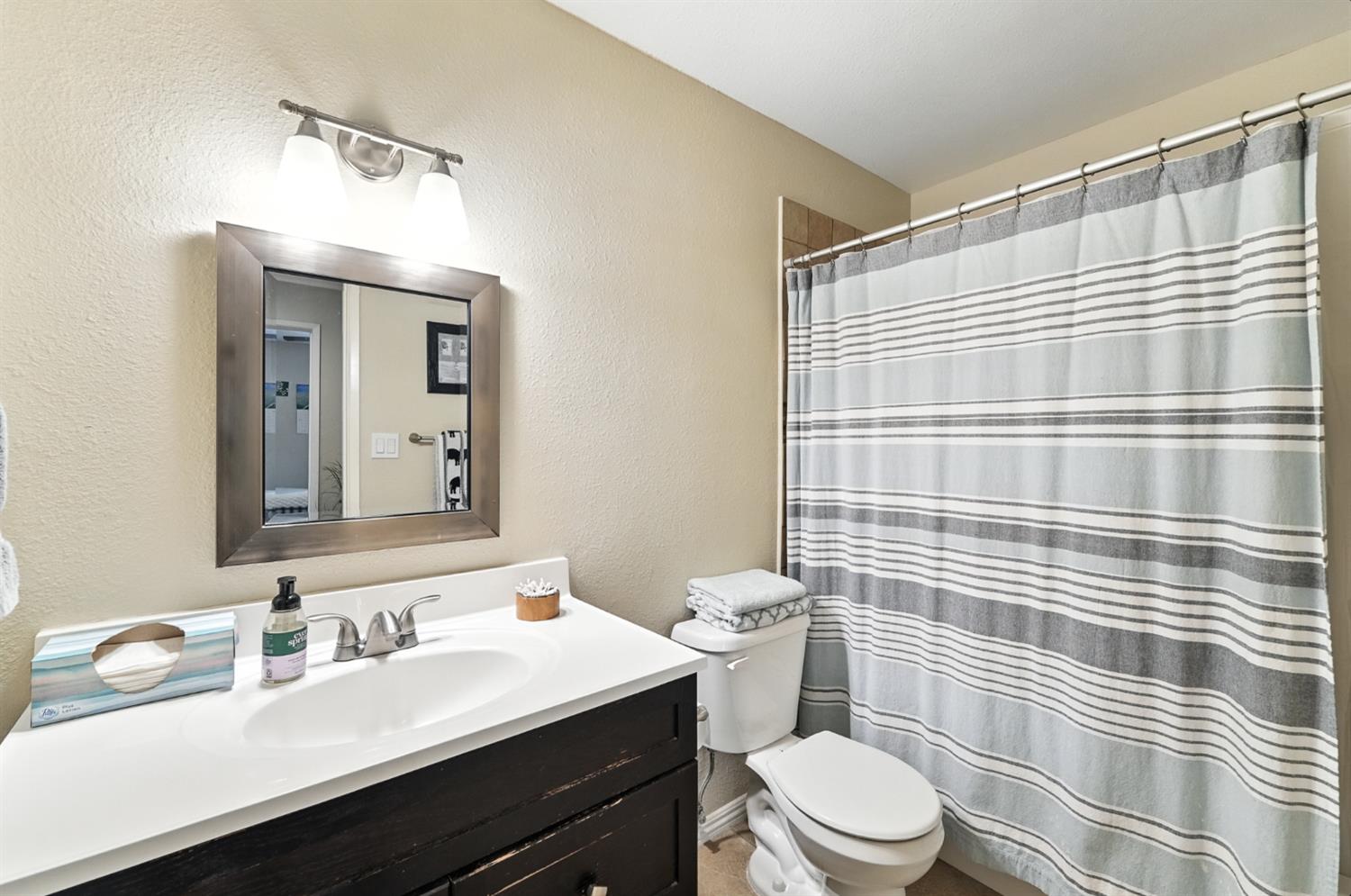 3400 Kingswood Dr #19, Modesto, CA 95355