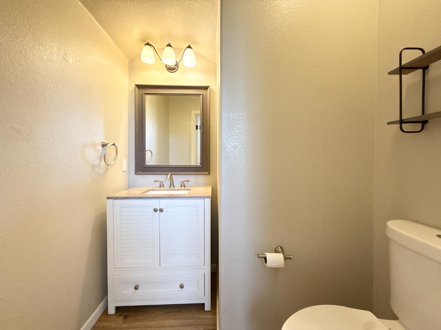 918 Castellona Dr, Newman, CA 95360