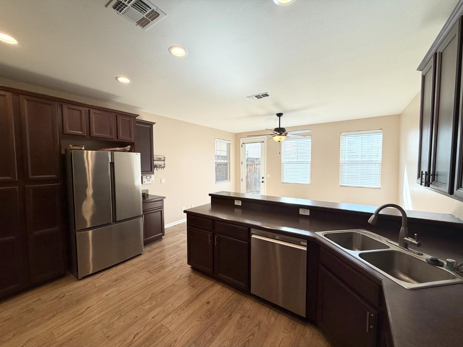 918 Castellona Dr, Newman, CA 95360