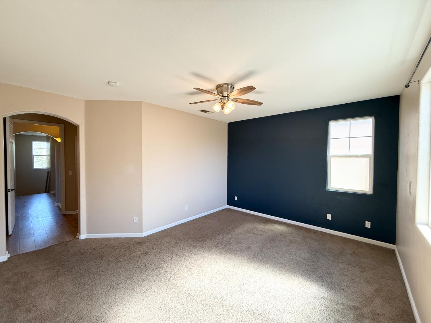 918 Castellona Dr, Newman, CA 95360