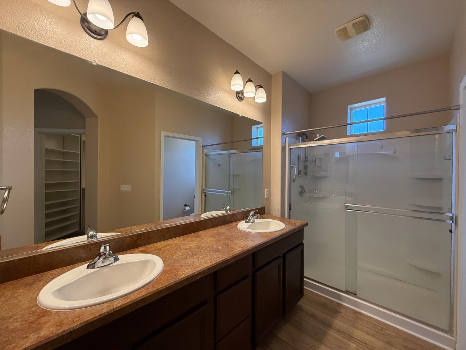 918 Castellona Dr, Newman, CA 95360