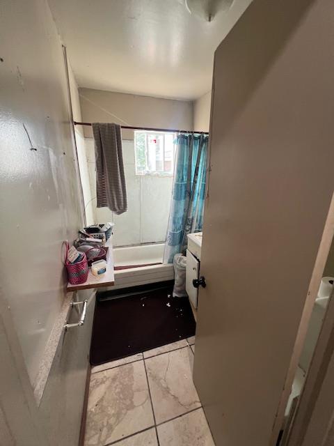 809 S B, Madera, CA 93638