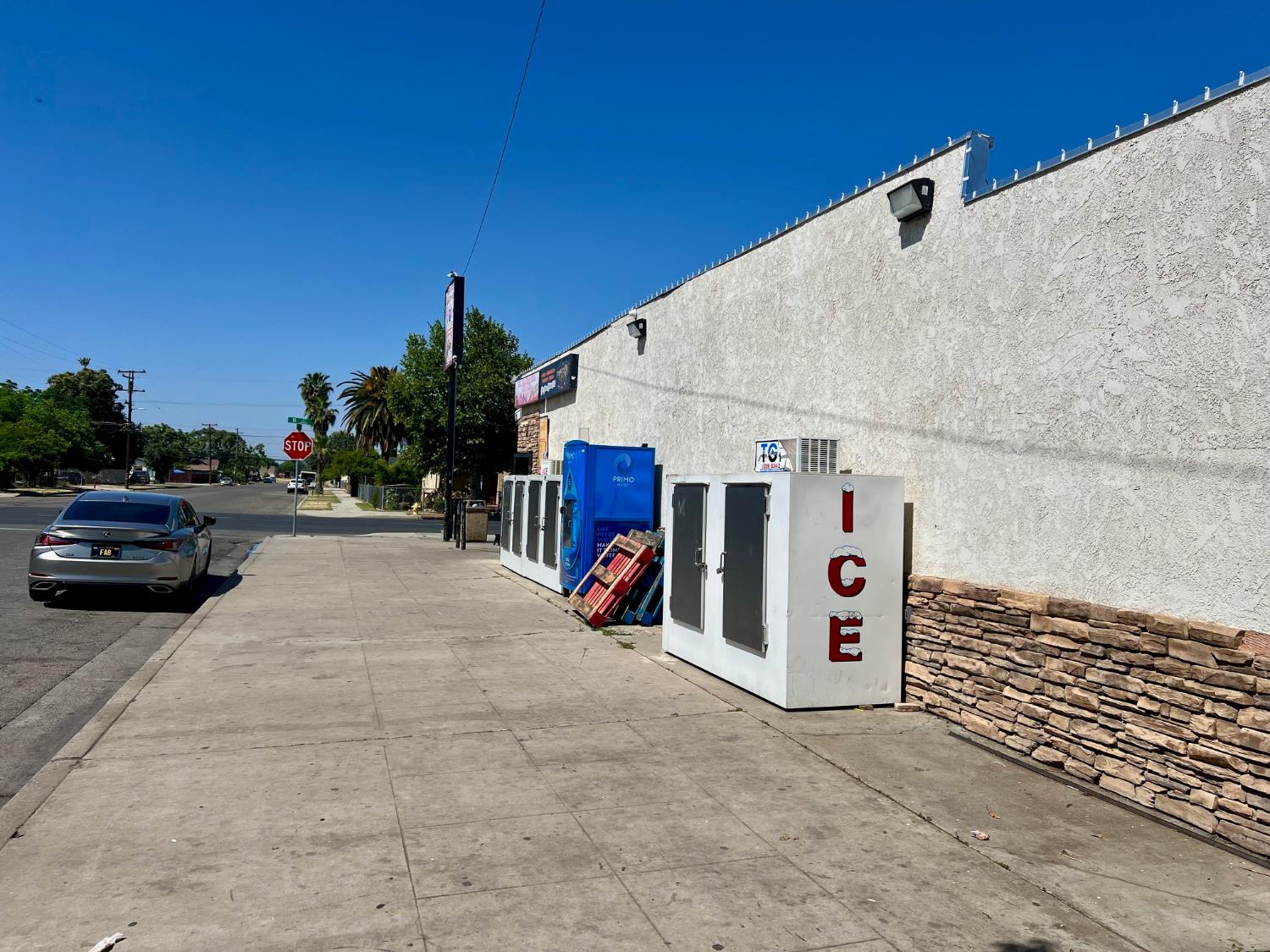 409 E 12th St, Madera, CA 93638