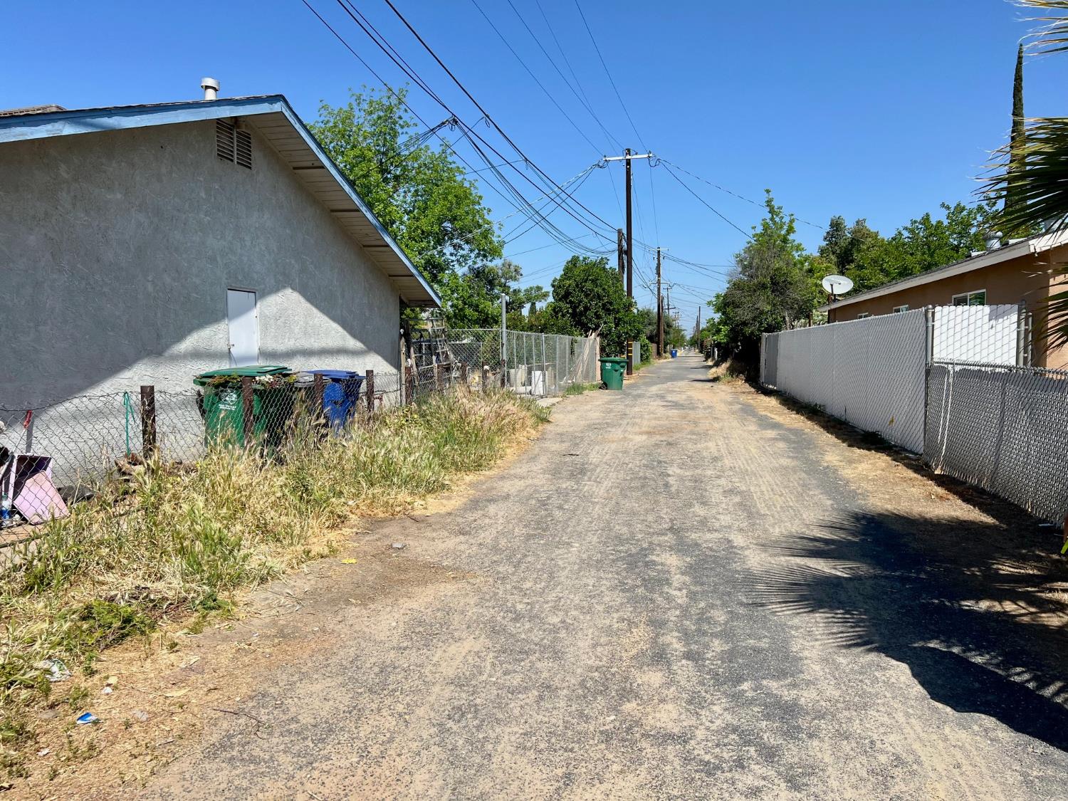 409 E 12th St, Madera, CA 93638