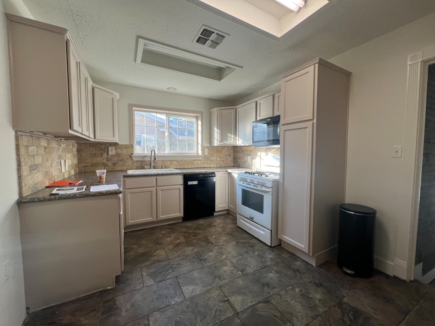 208 Tokay Ave, Modesto, CA 95350