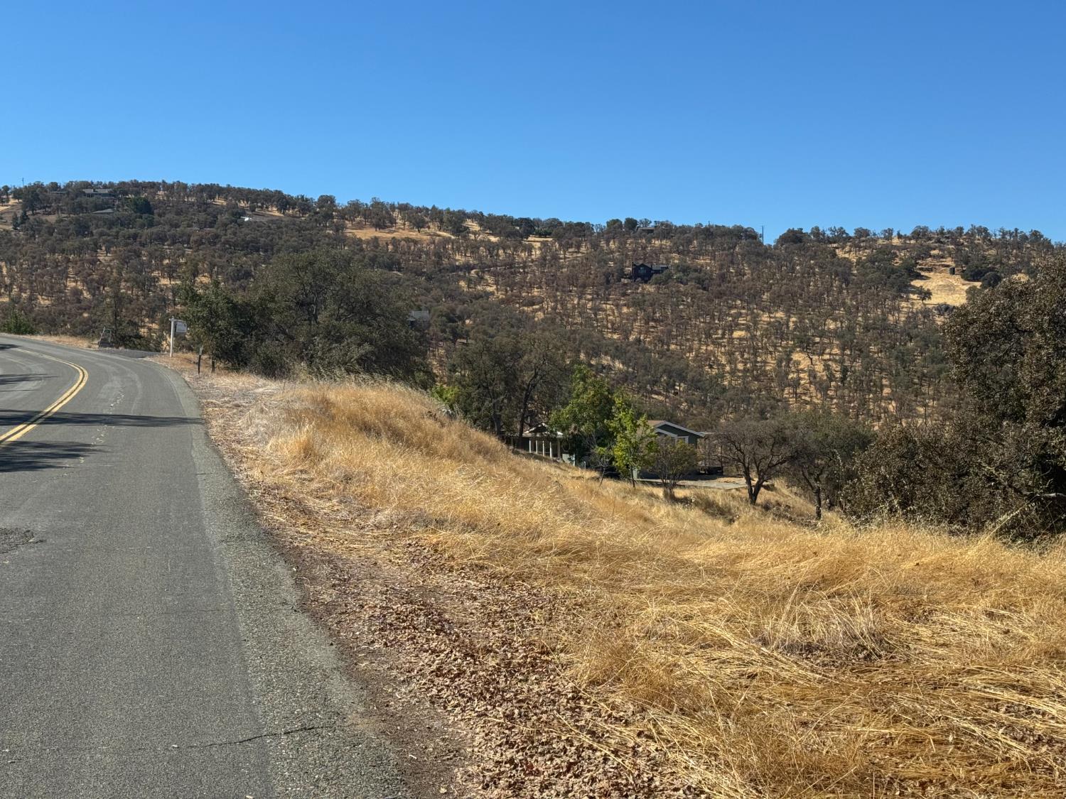 9553 Coronado Dr, La Grange, CA 95329