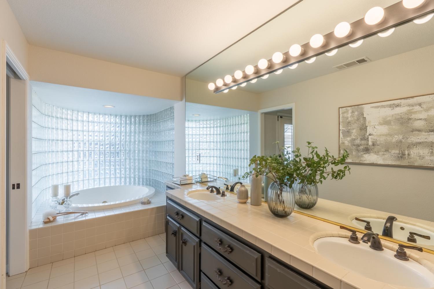 2500 Van Hoeks Cir, Modesto, CA 95356