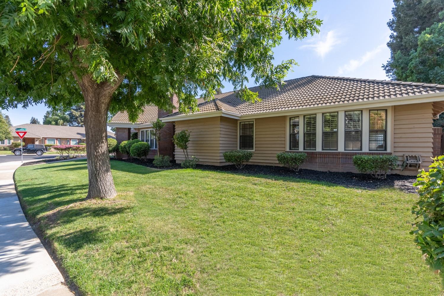 2500 Van Hoeks Cir, Modesto, CA 95356