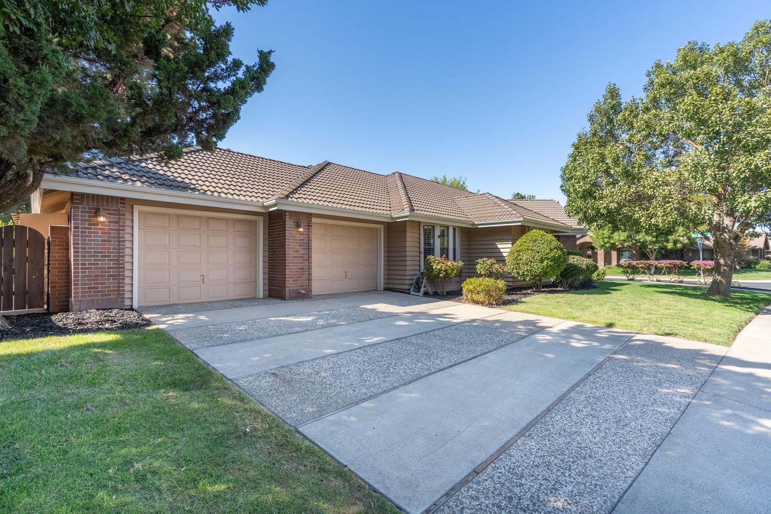 2500 Van Hoeks Cir, Modesto, CA 95356