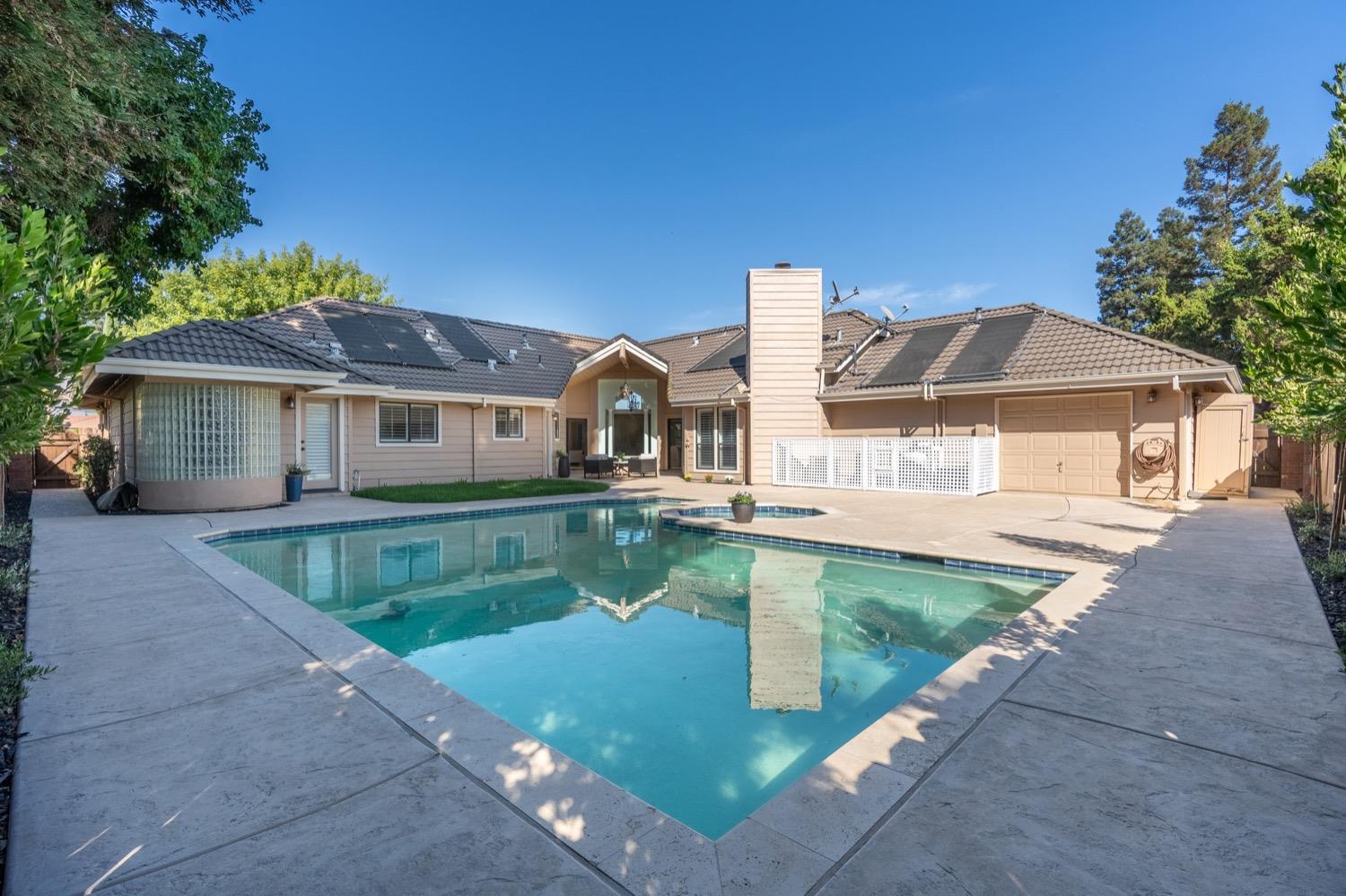 2500 Van Hoeks Cir, Modesto, CA 95356