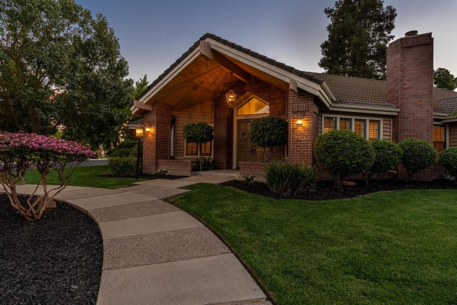 2500 Van Hoeks Cir, Modesto, CA 95356