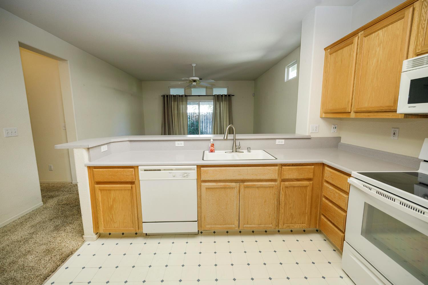 2123 Spring Blossom Ln, Turlock, CA 95382