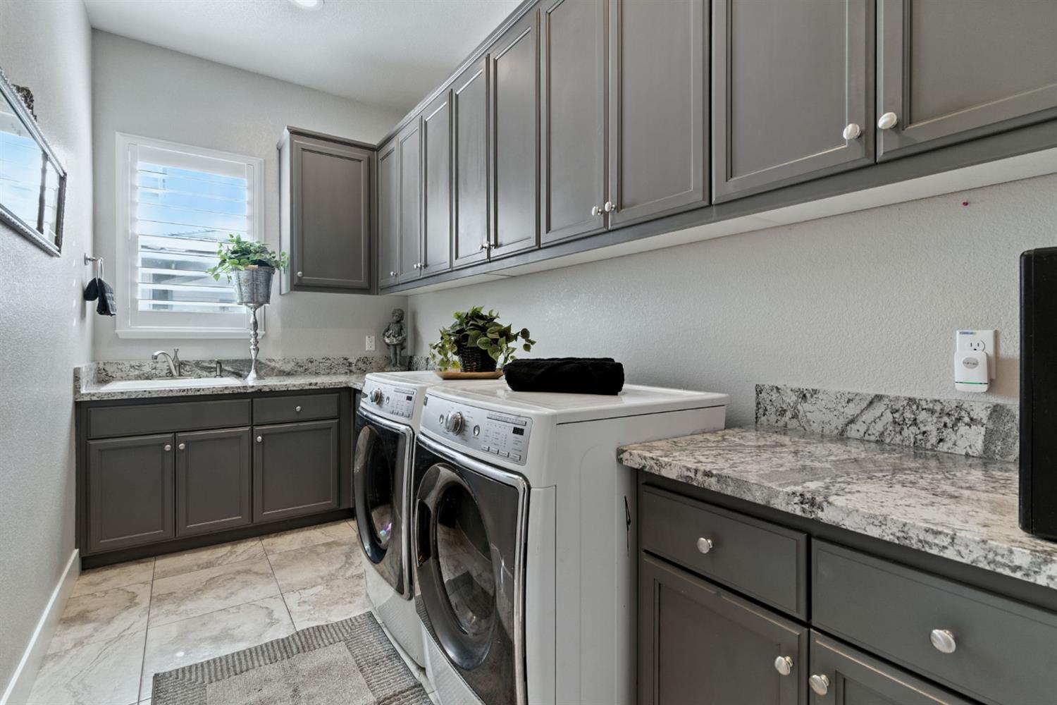 1362 Tannehill Dr, Manteca, CA 95337