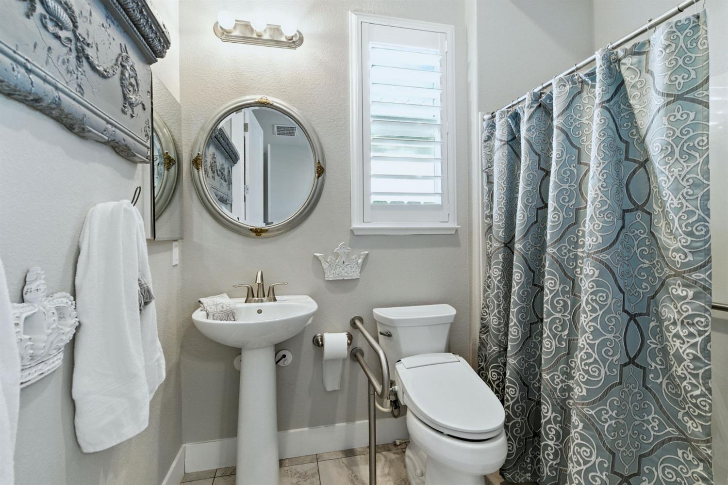 1362 Tannehill Dr, Manteca, CA 95337