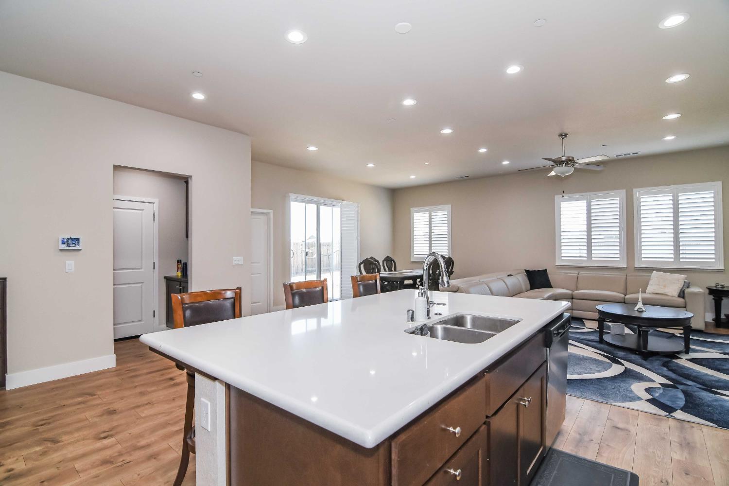 2387 Dilip Dr, Manteca, CA 95337