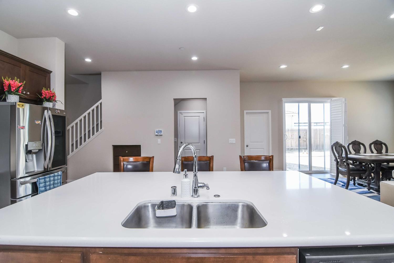 2387 Dilip Dr, Manteca, CA 95337