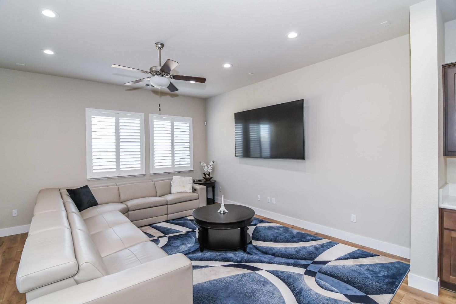 2387 Dilip Dr, Manteca, CA 95337