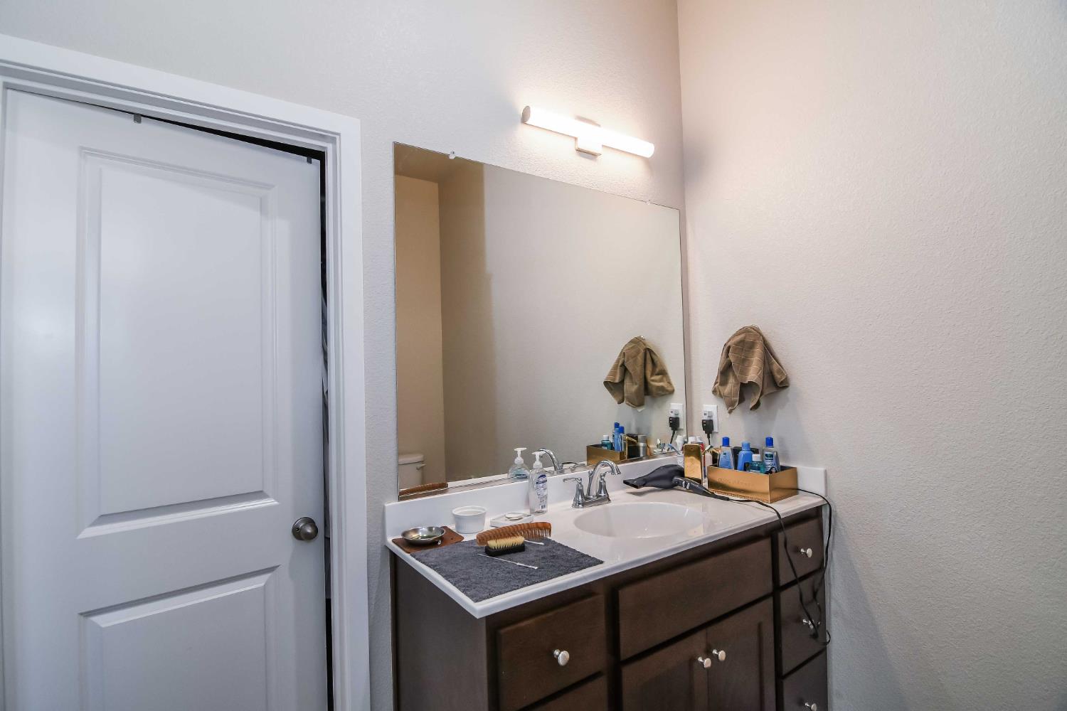 2387 Dilip Dr, Manteca, CA 95337