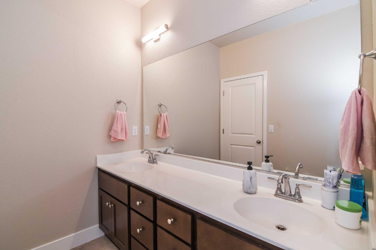 2387 Dilip Dr, Manteca, CA 95337