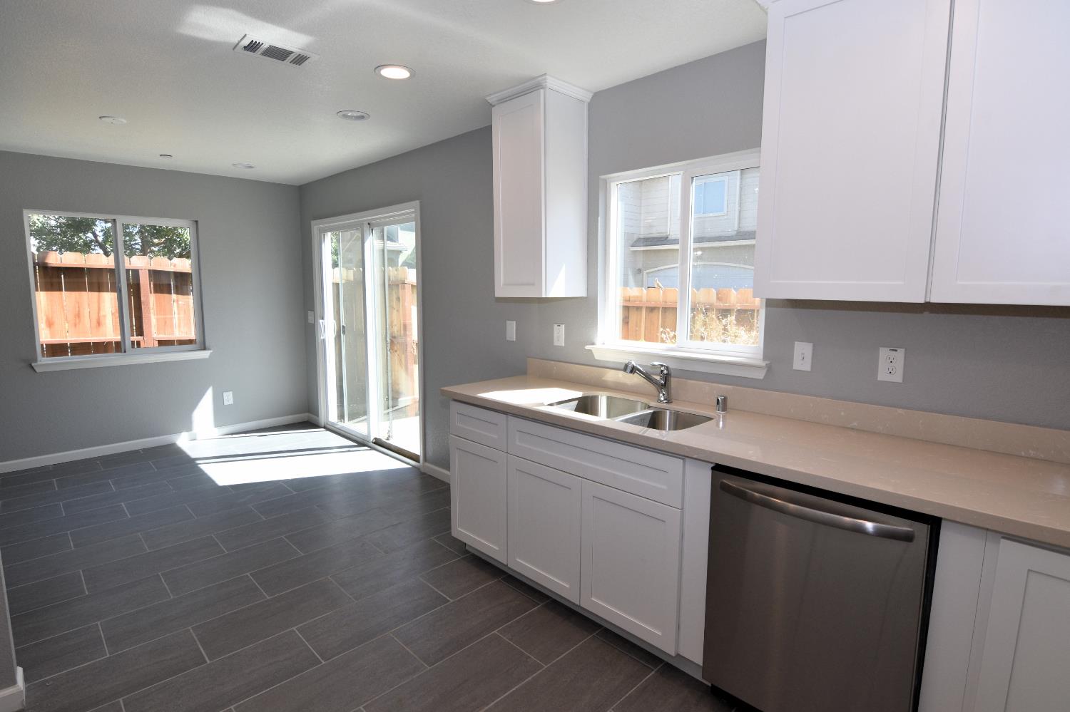 570 Jason Dr, Turlock, CA 95380