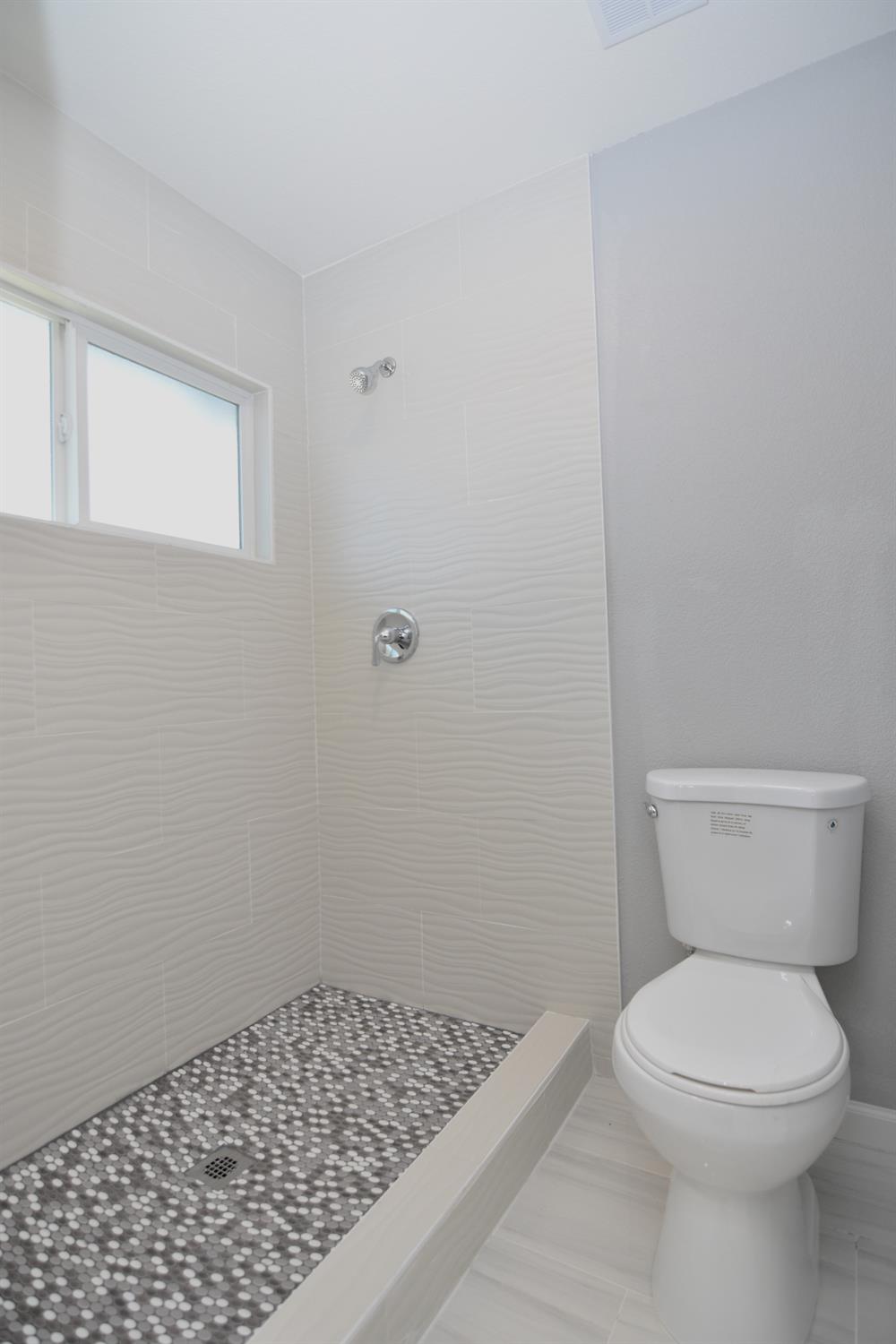 570 Jason Dr, Turlock, CA 95380