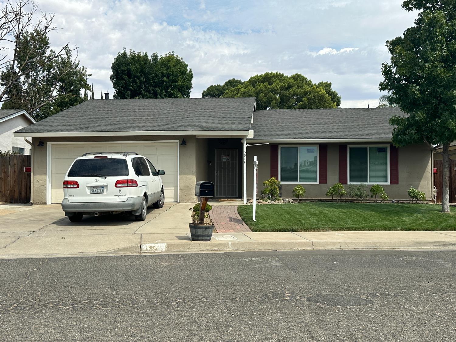 3514 Oakhurst Ave, Merced, CA 95340