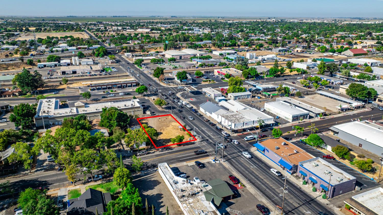 4 E Main St, Merced, CA 95340