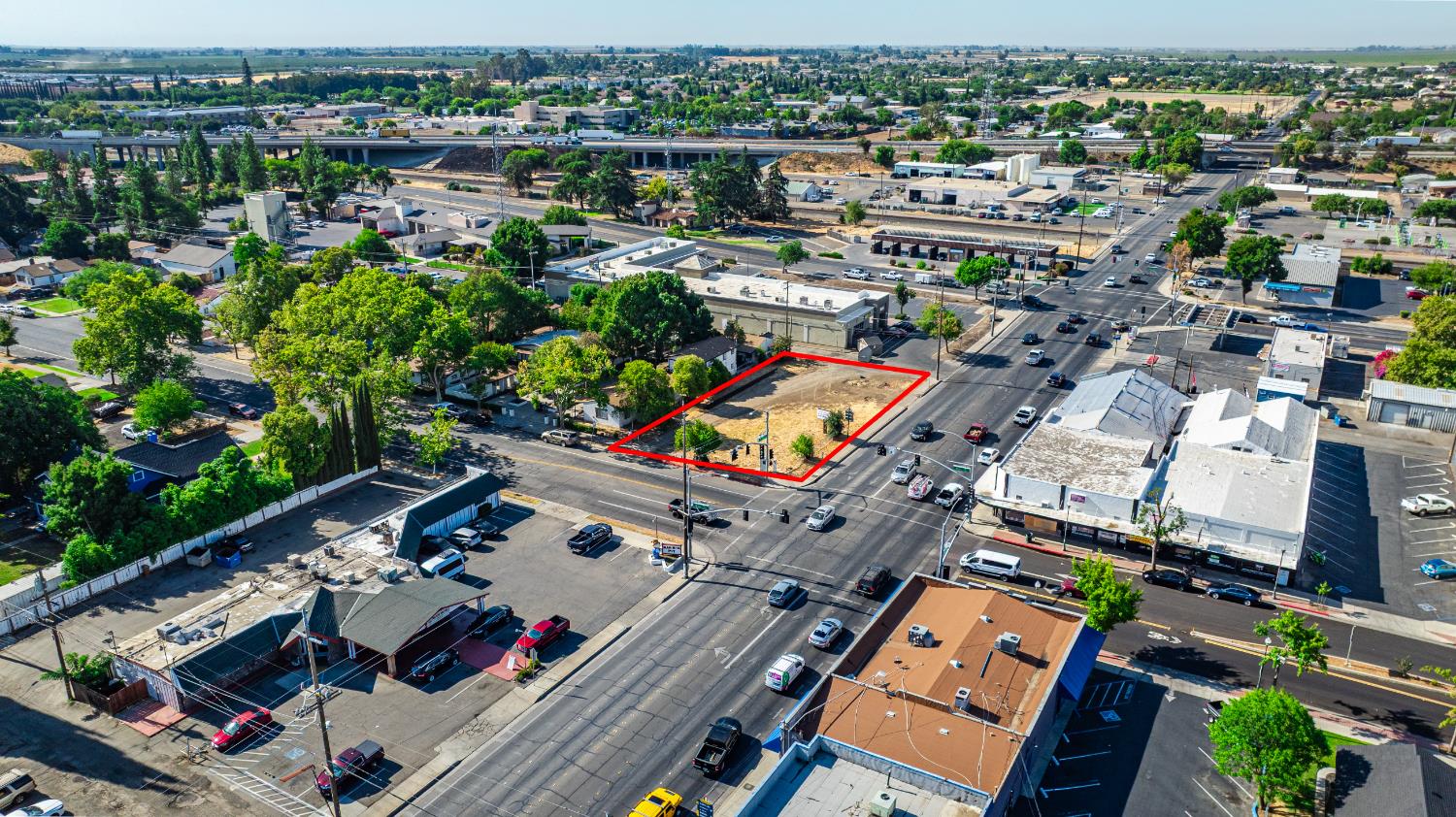 4 E Main St, Merced, CA 95340