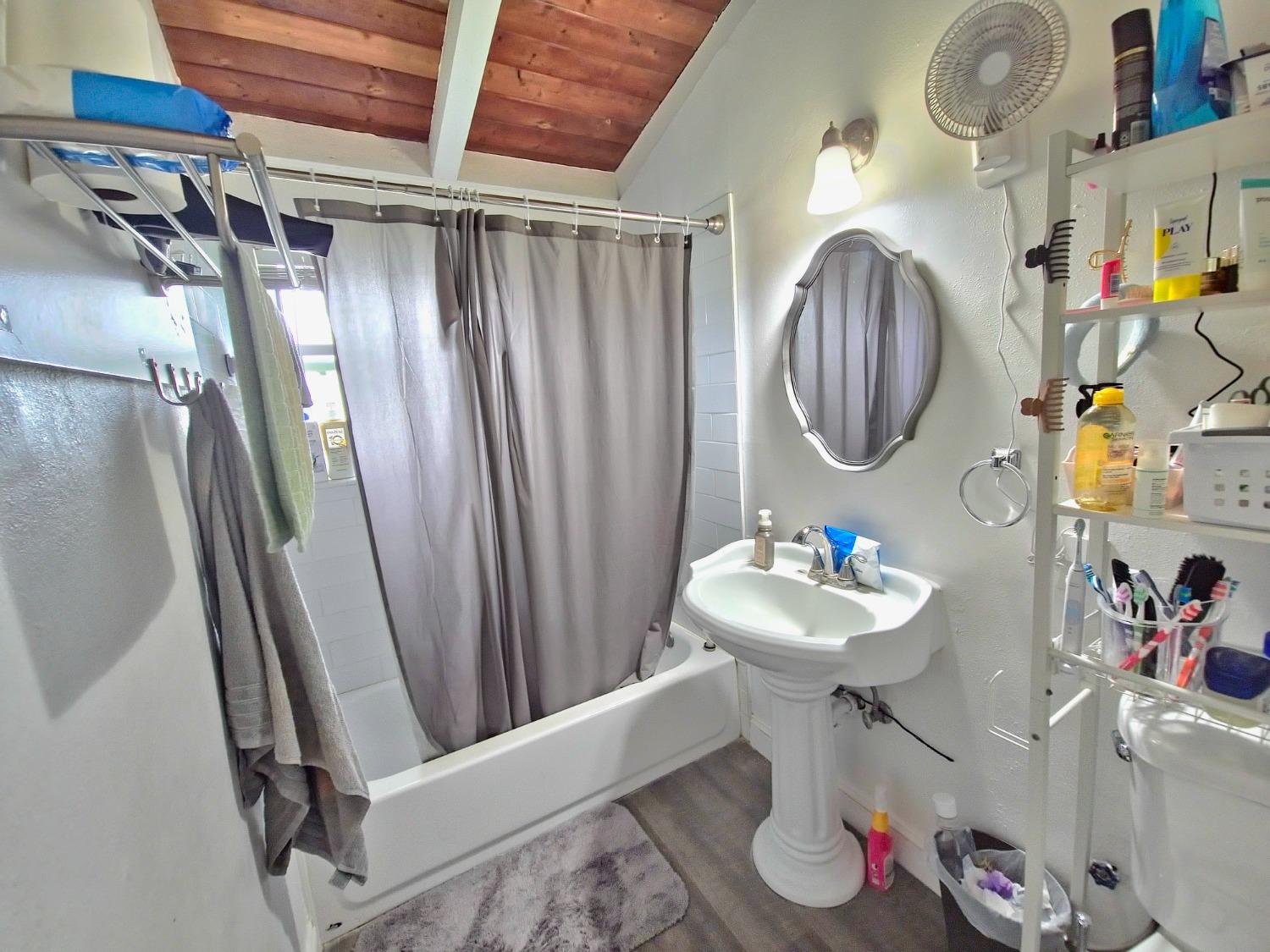 1650 Bette St, Merced, CA 95341