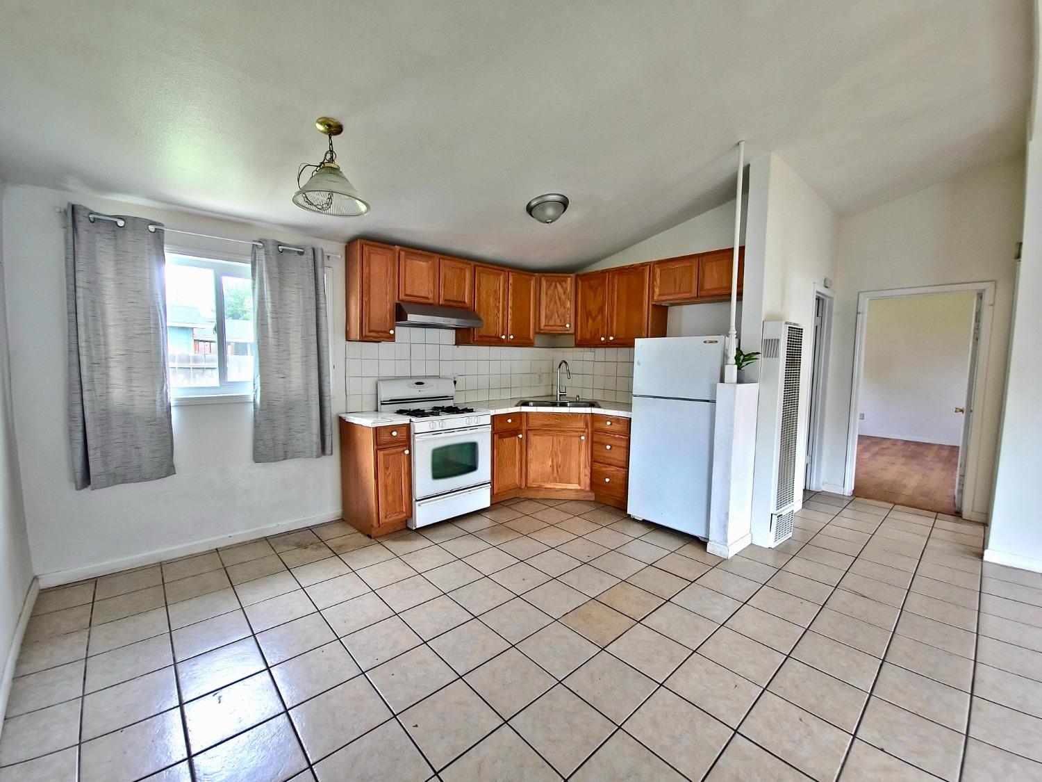 1650 Bette St, Merced, CA 95341