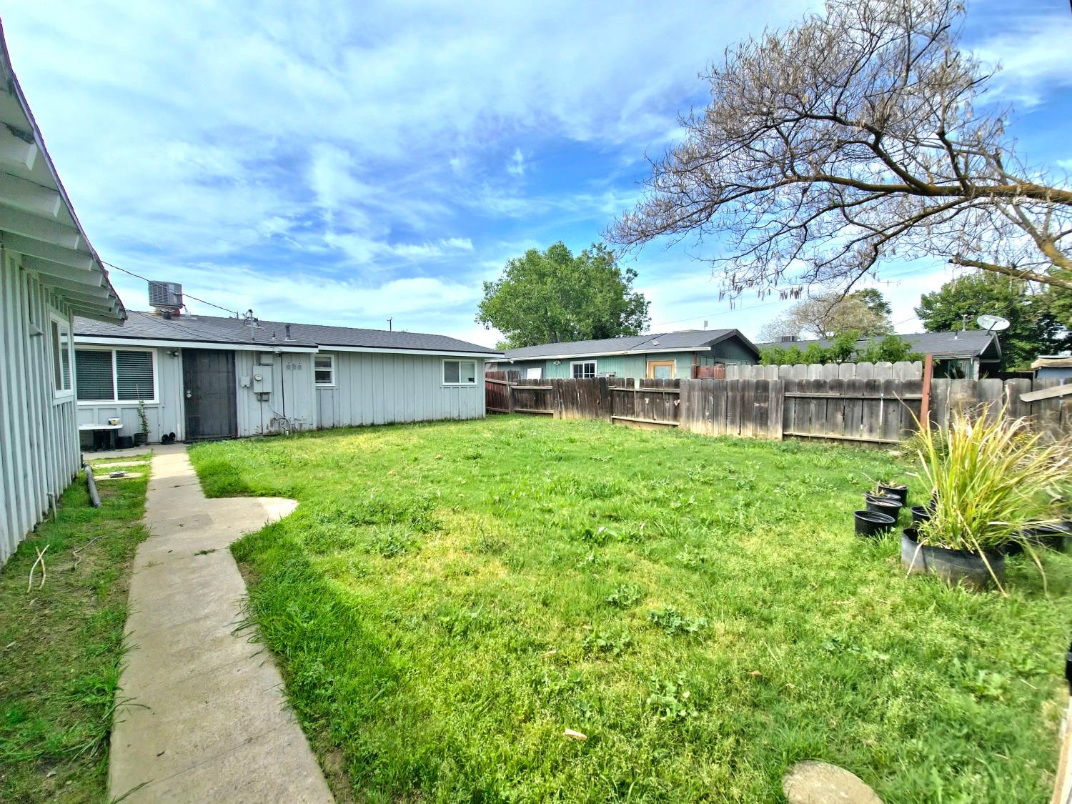 1650 Bette St, Merced, CA 95341